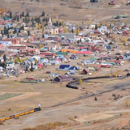 The train approaching Silverton/
		    