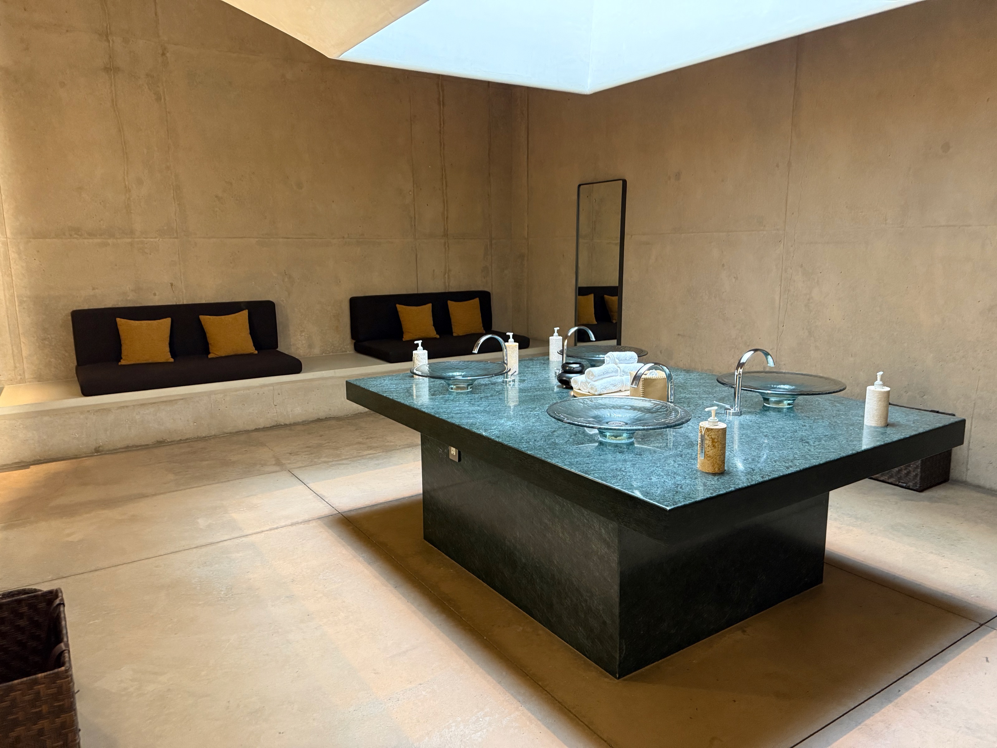 Ridiculously posh ladies bathroom/Amangiri - Canyon Point, Utah, USA