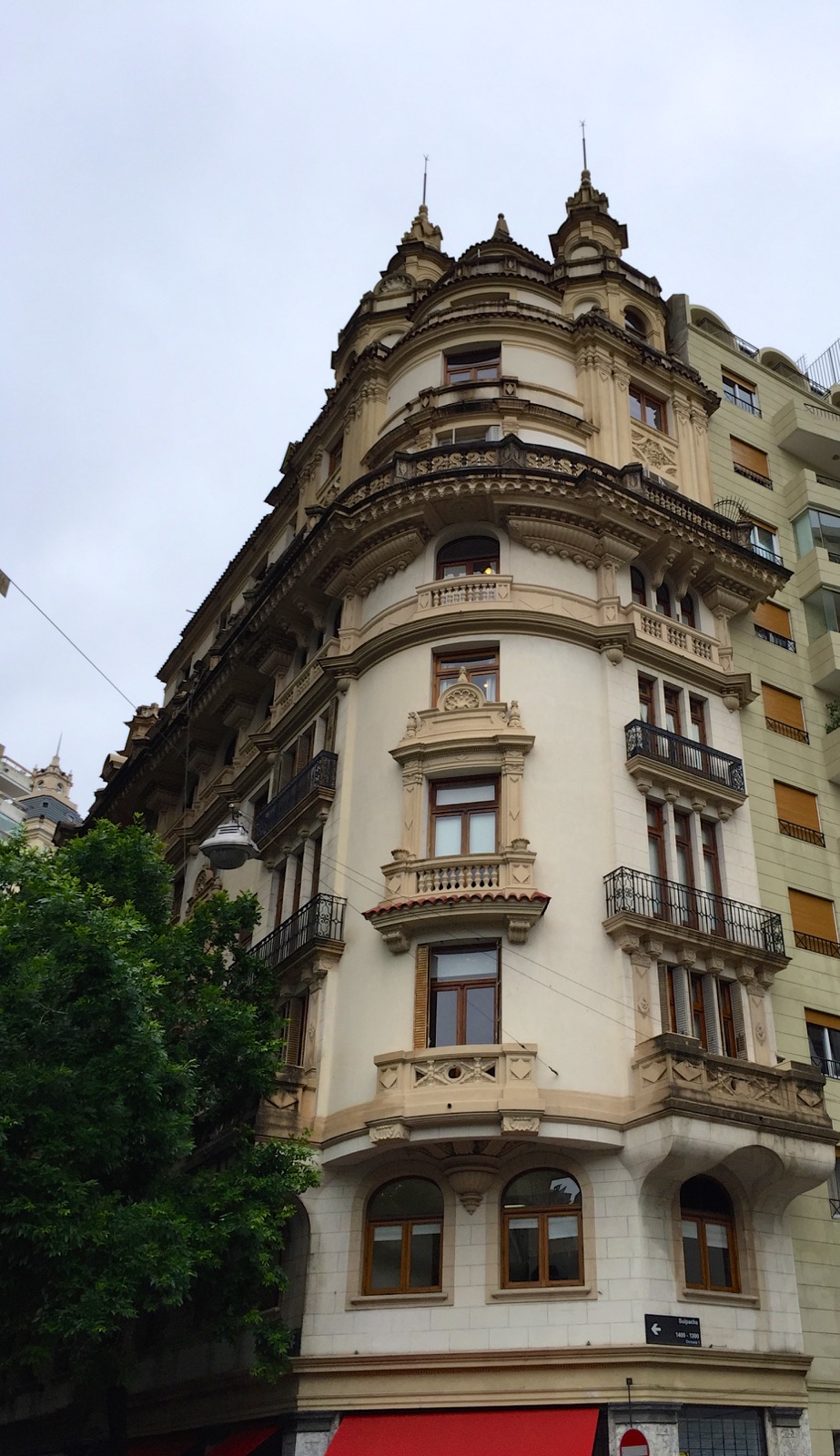 One of the few BA buildings that wasn't replaced by a ugly skinny tall building/