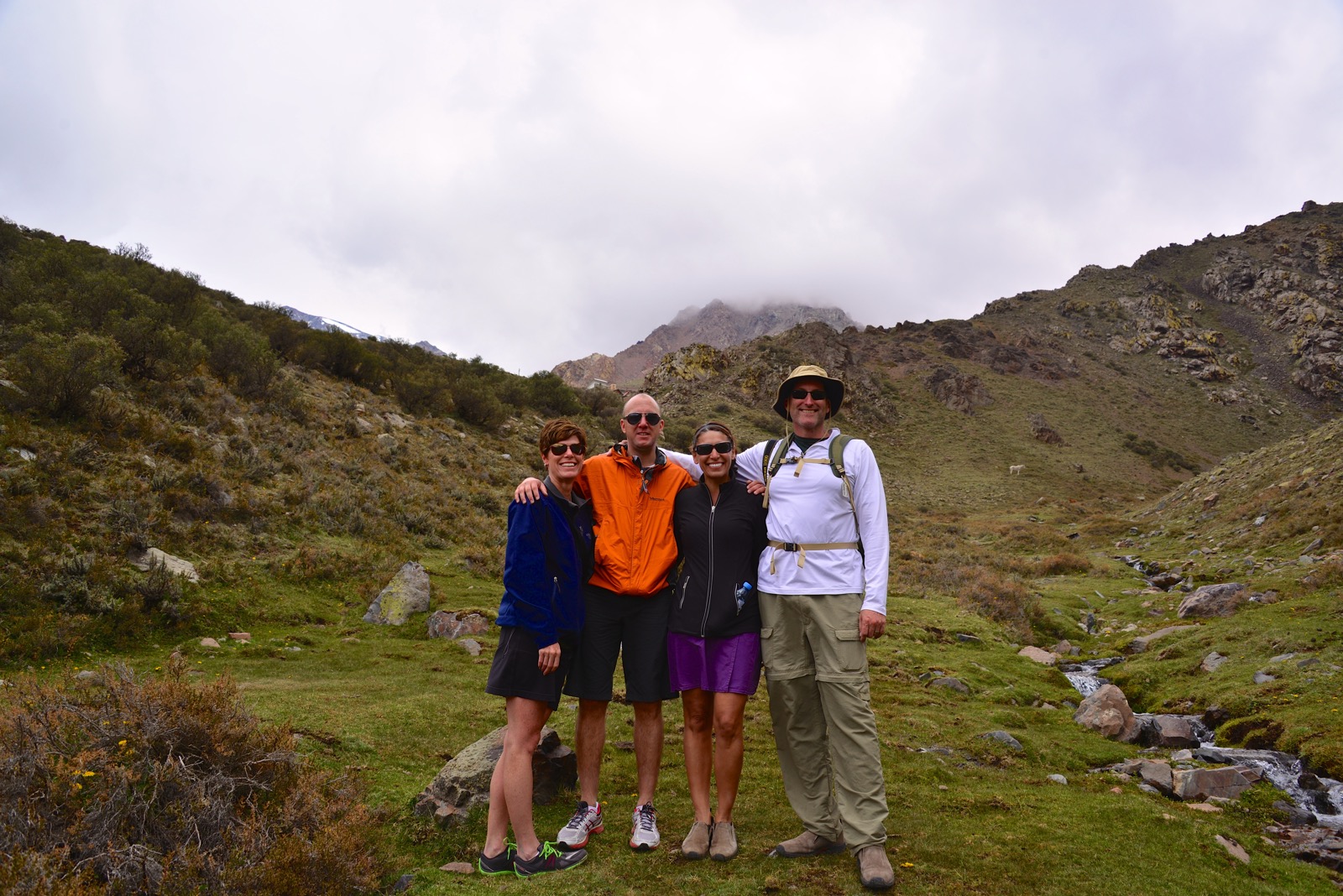 The beginning of the hike from hell — we are all smiles!/