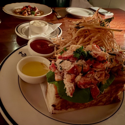 Mmmm... lobster rolls!/
		    