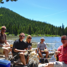 Lunch by the lake/
		    