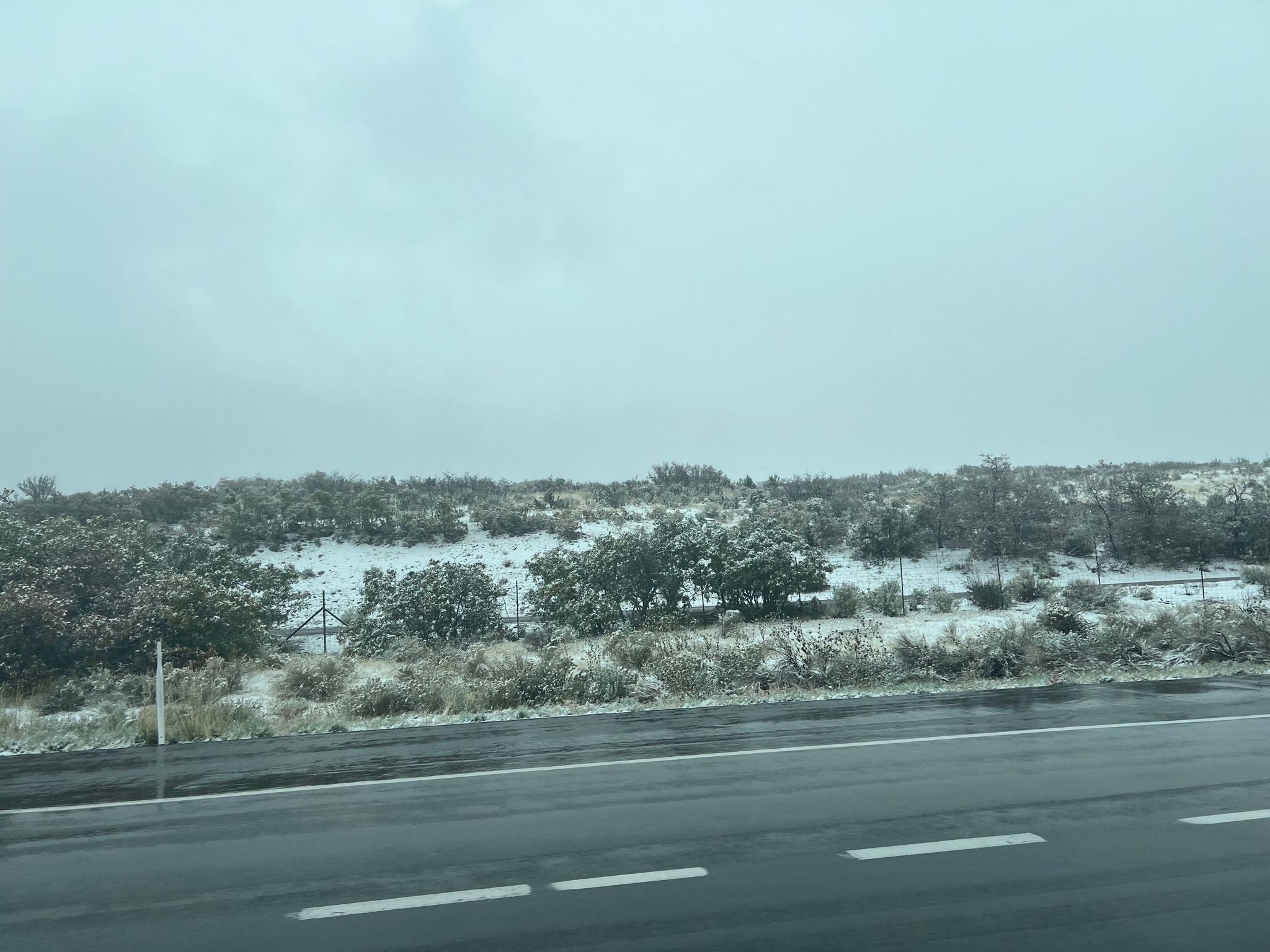 Snow on I-15 N heading back to the airport/