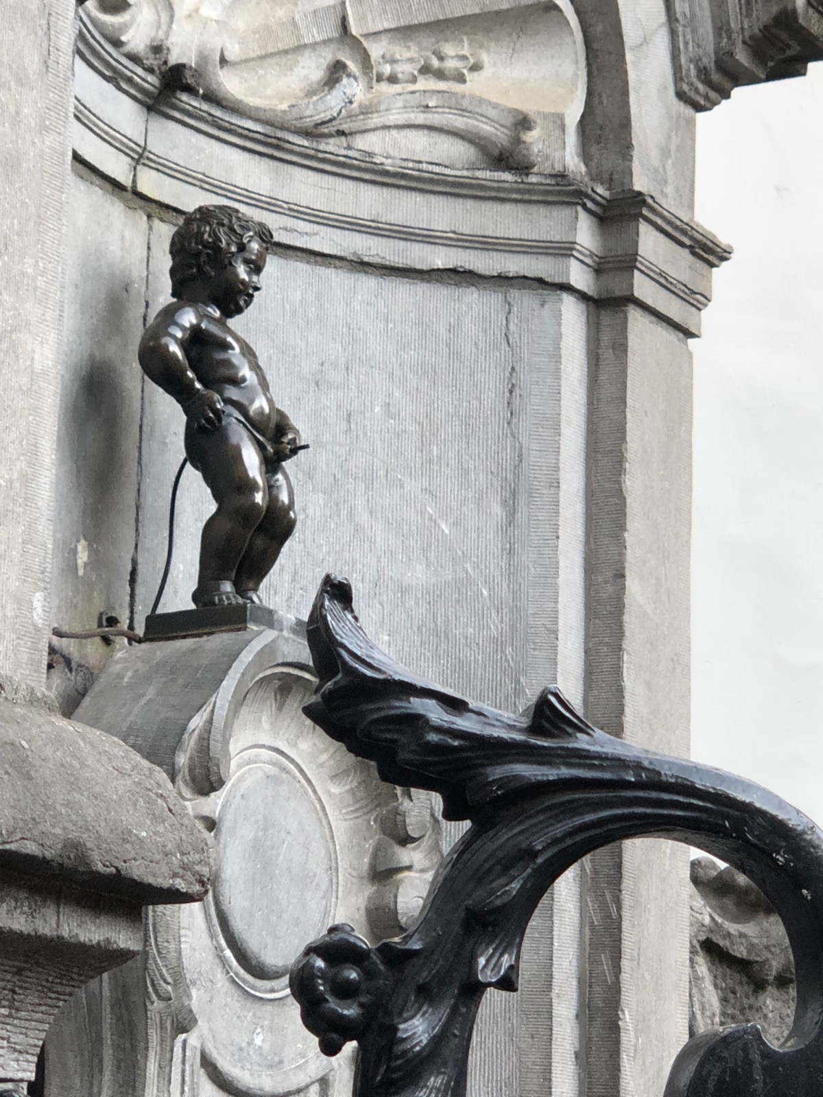 If only I could make the Live Photo of the peeing boy work.../