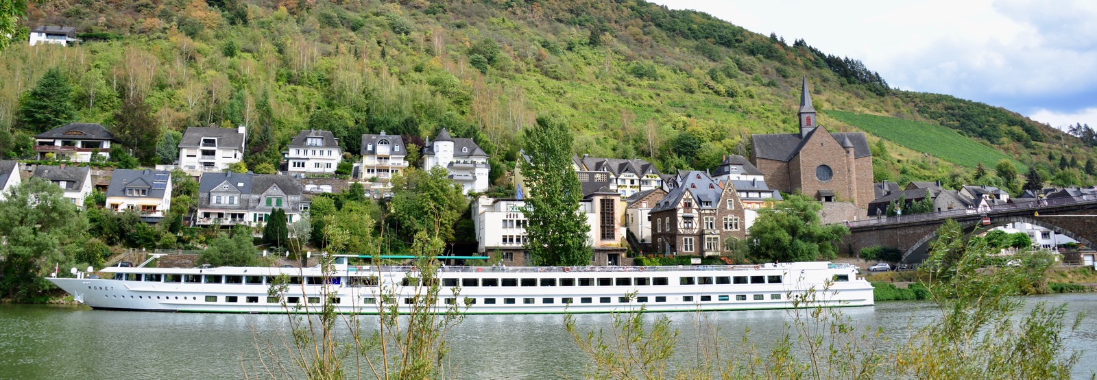 A tourist barge as long as an entire village/