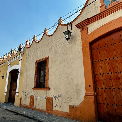 Houses of one of the oldest streets in CDMX, Avenida Francisco Sosa/
		    