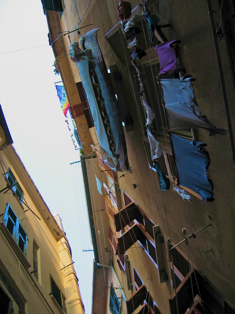 ... complete with laundry/