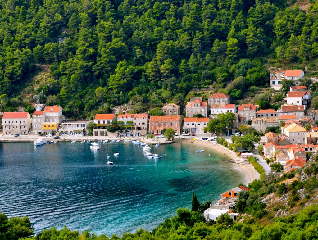 Adorable seaside village #472/