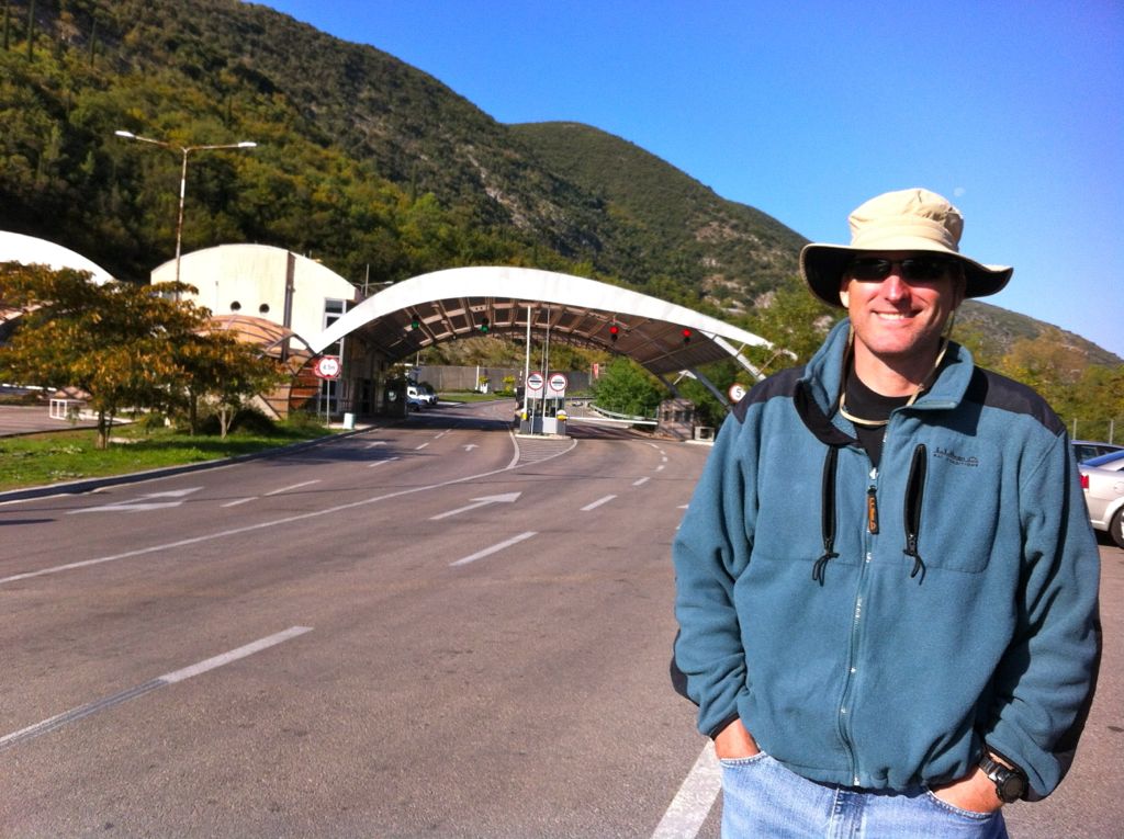 At Montenegro's border crossing... hoping that the cab will show up!/