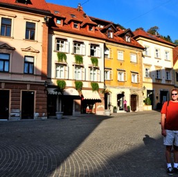 Dan in front of our hotel/
		    