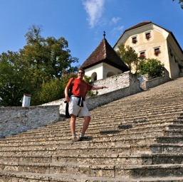 According to the legend, Dan is supposed to carry Assana up the stairs... yeah... it didn't happen!/
		    