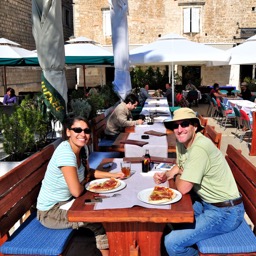 First of MANY pizza lunches on the trip!/
		    