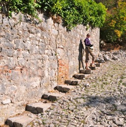 The start of the 1900 steps up to the top of the mountain/
		    