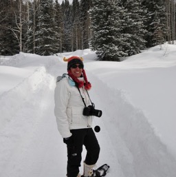Heading out for snowshoeing /
		    