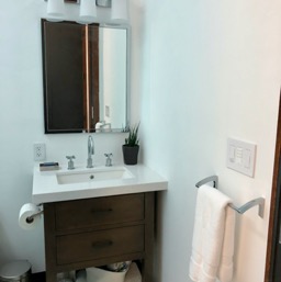 Guest bathroom/
		    