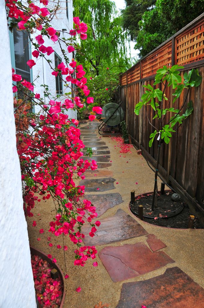 Boom! Sideyard walkway - done!/