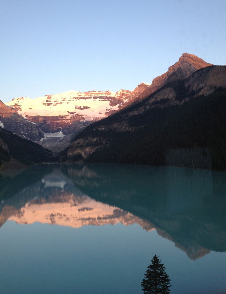 Last morning's lake: glassy! Good bye Canada!/