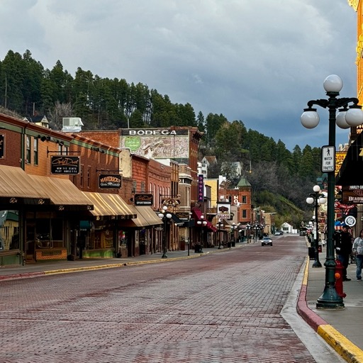 
		    696 1/2 Main St, Deadwood, SD 57732, USA