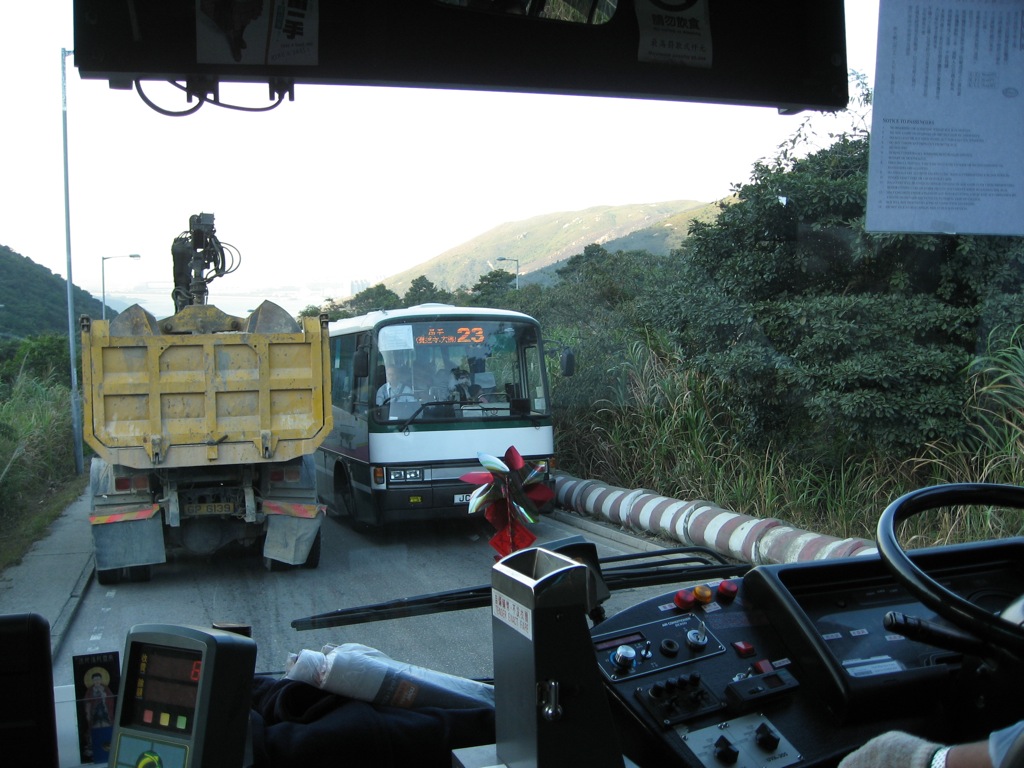 Fancy maneuvering on narrow roads.../