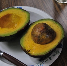 Butter avocado: a bit too buttery without s a bit of salt/
		    