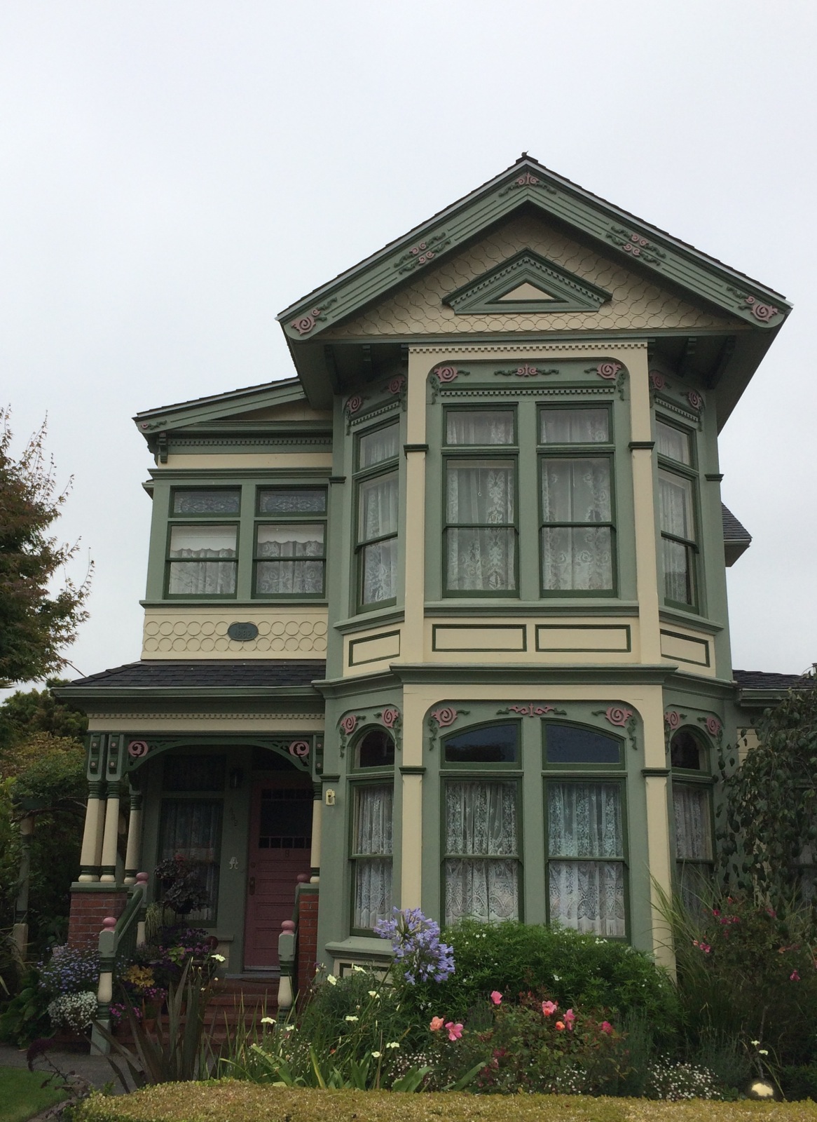 And its super cute houses!/