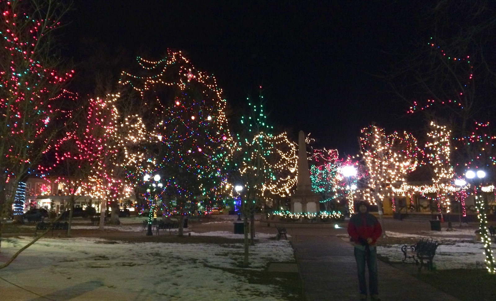 Santa Fé's historic square, all dolled up for the holidays/