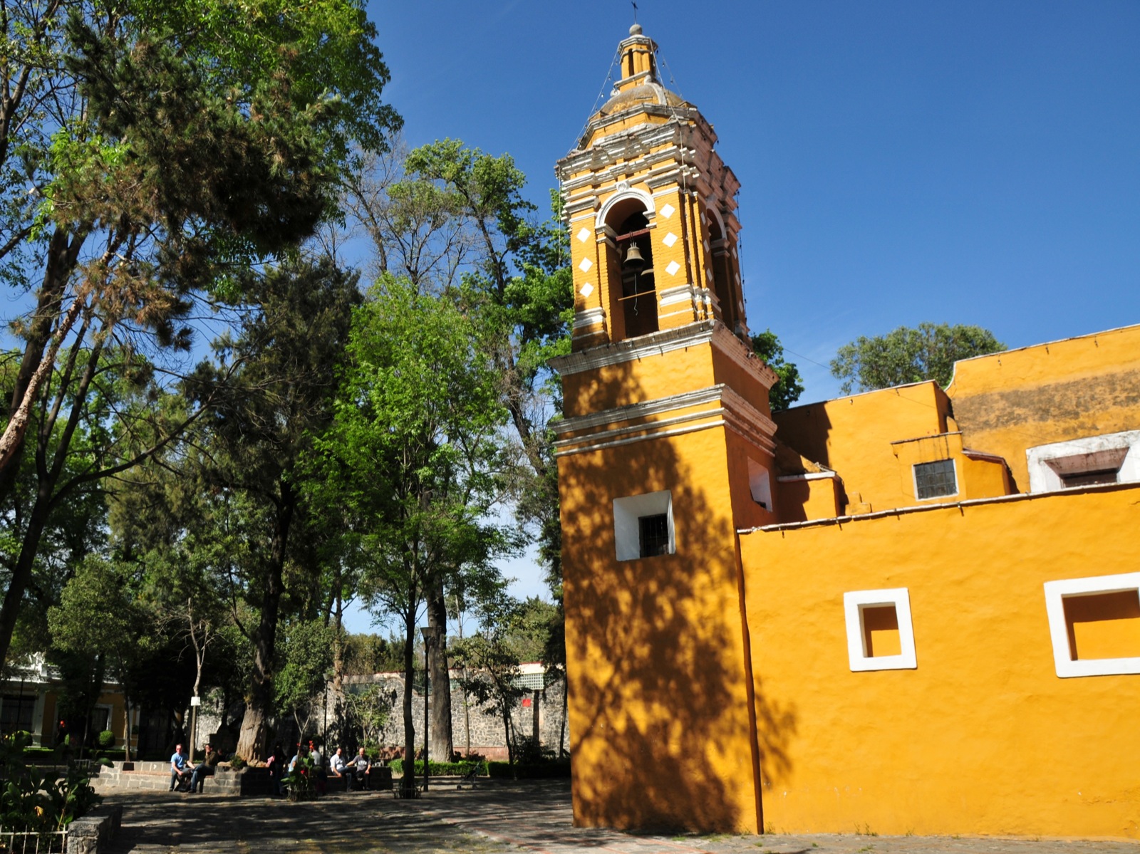 Iglesia de Santa Catarina... we had lunch right off the square./