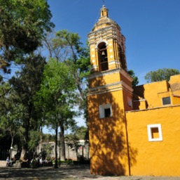 Iglesia de Santa Catarina... we had lunch right off the square./
		    