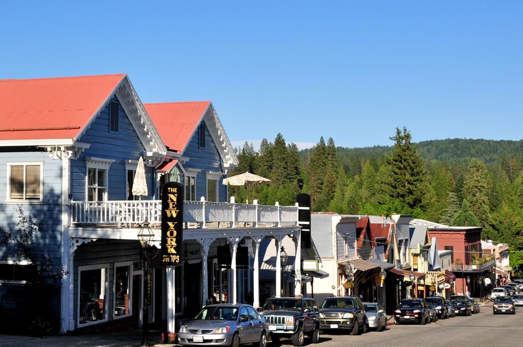 The town of Nevada City/