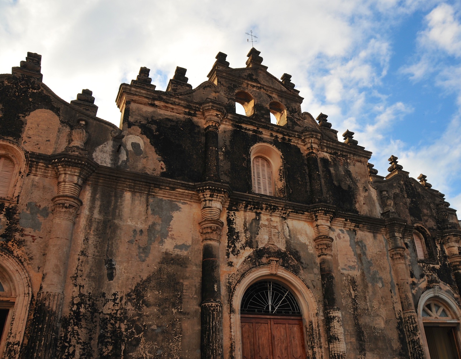 The facad of La Merced church/