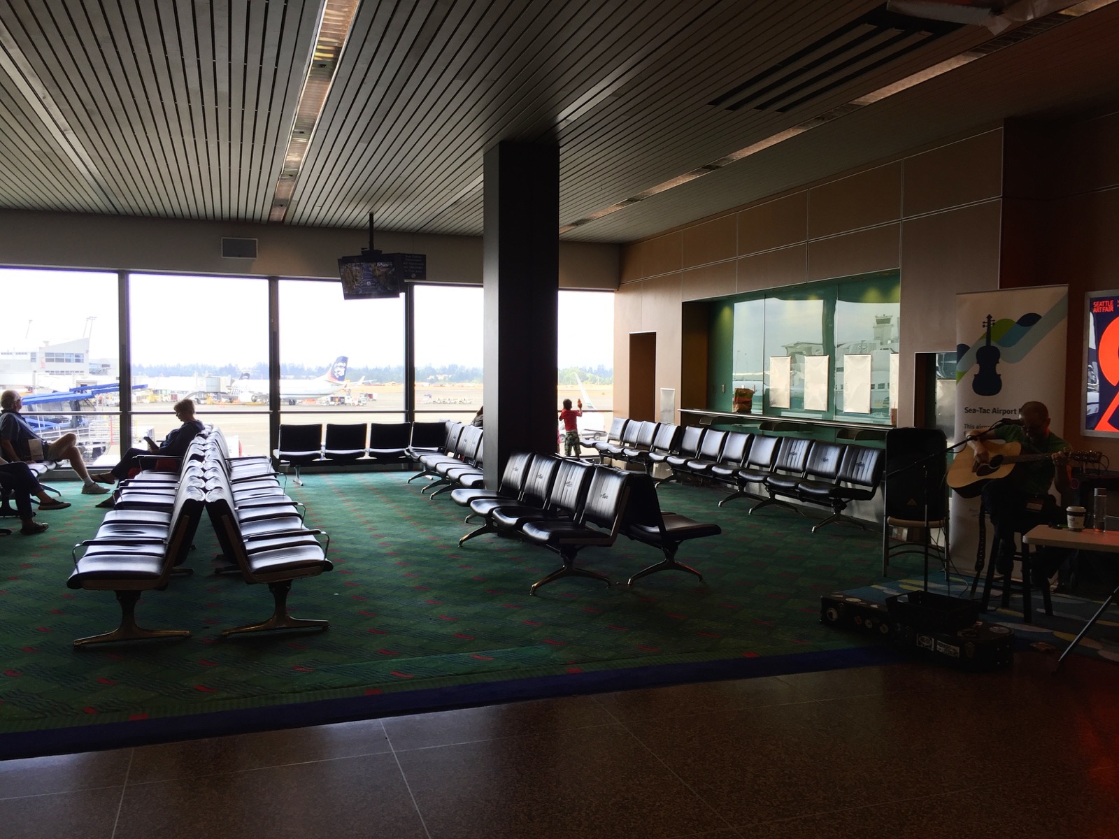 This dude was so bad he cleared a busy airport lounge/