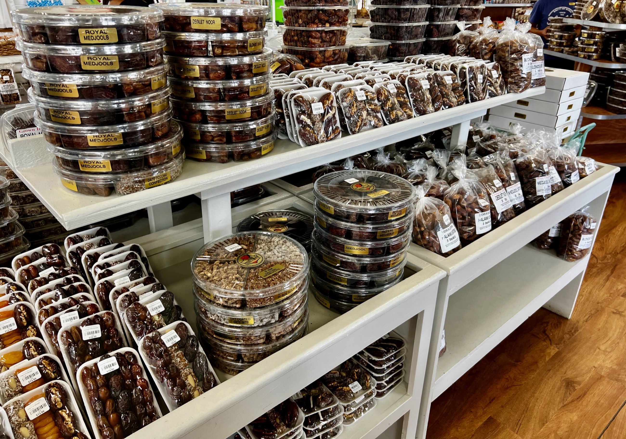 Date paraphernalia /