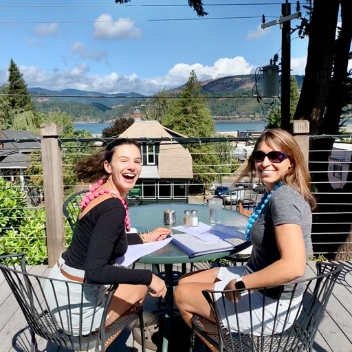 Lunch in Hood River/
		    601 Oak St, Hood River, OR 97031, USA