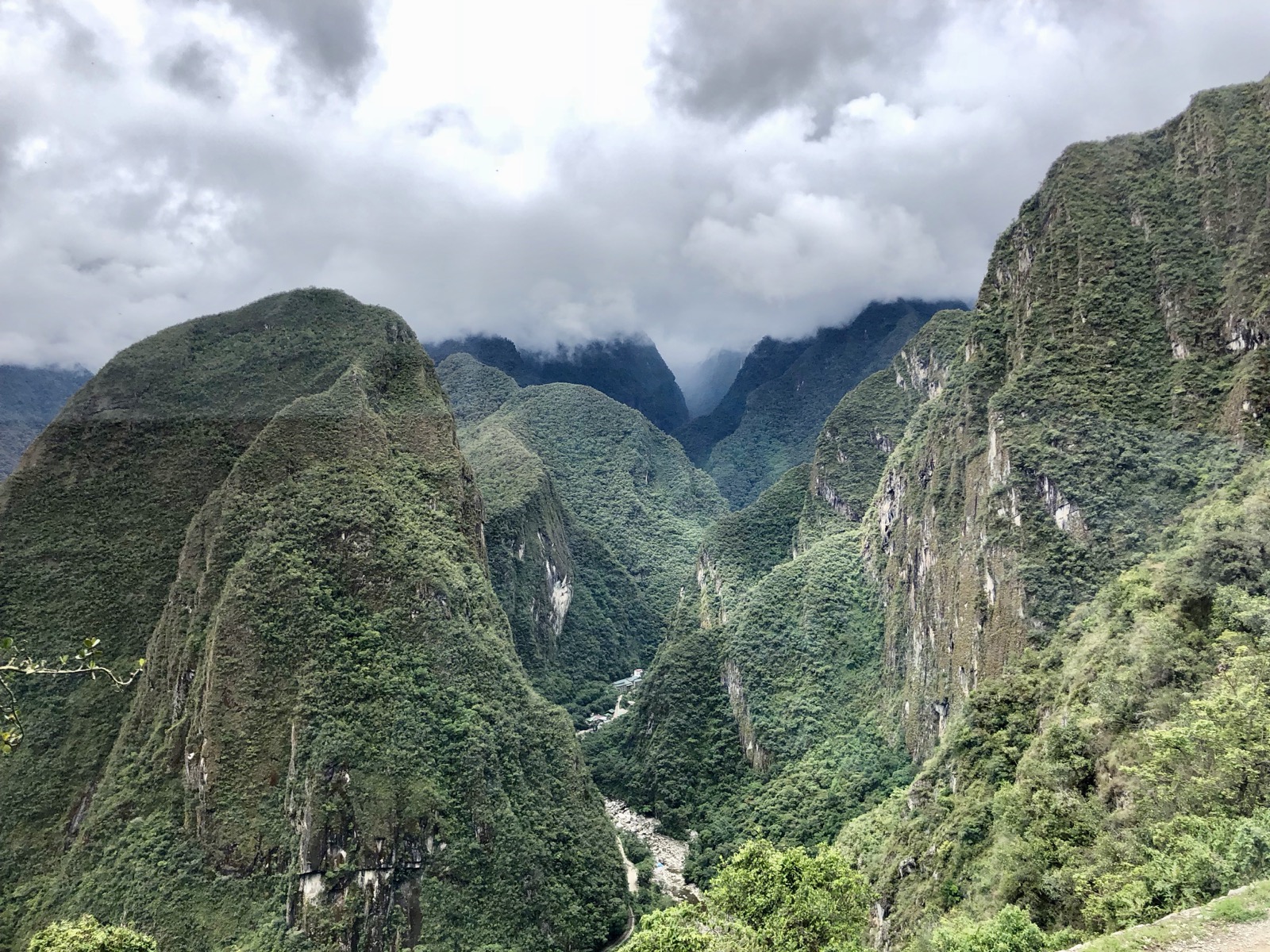 Even the bus ride has gorgeous views/