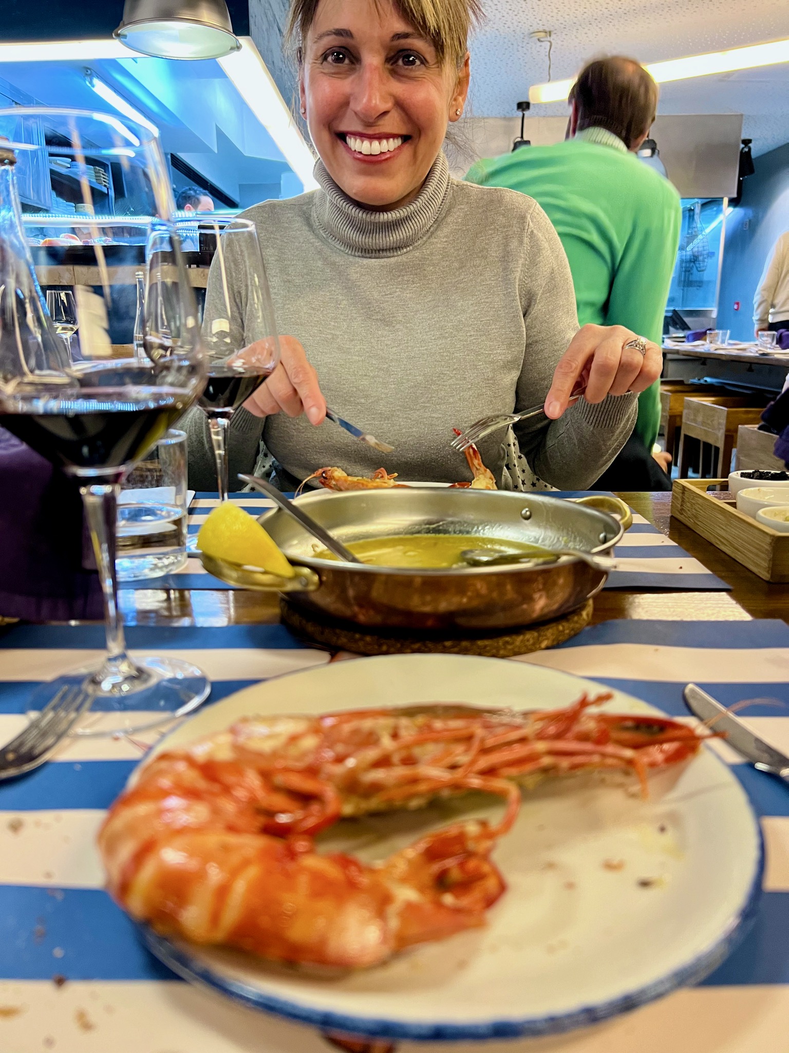 It is all song and dance and smiles.../Rua do Loreto 21, 1200-169 Lisboa, Portugal