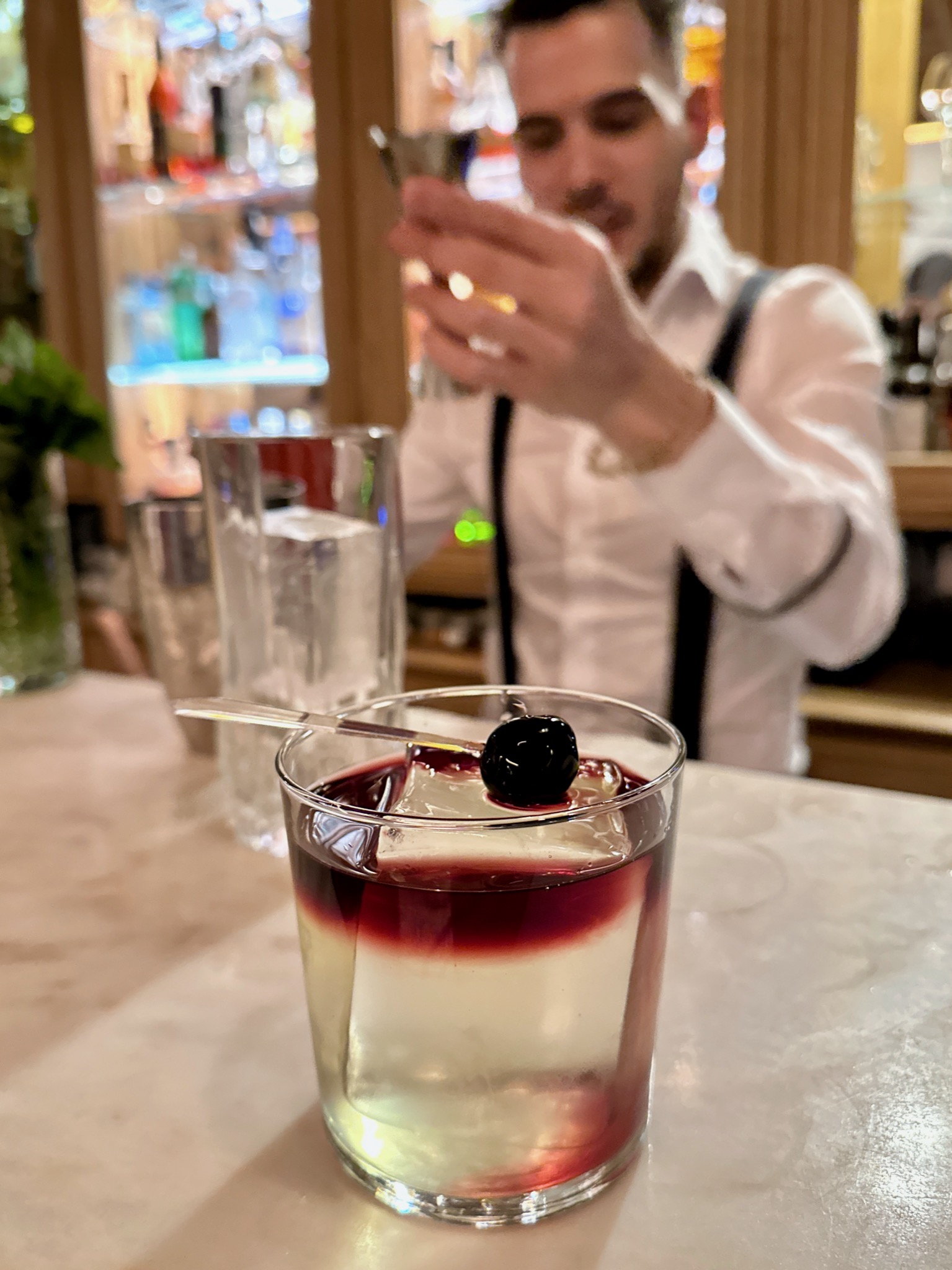 More fancy drinks with fancy ice/R. de Santiago 12, 1100-261 Lisboa, Portugal