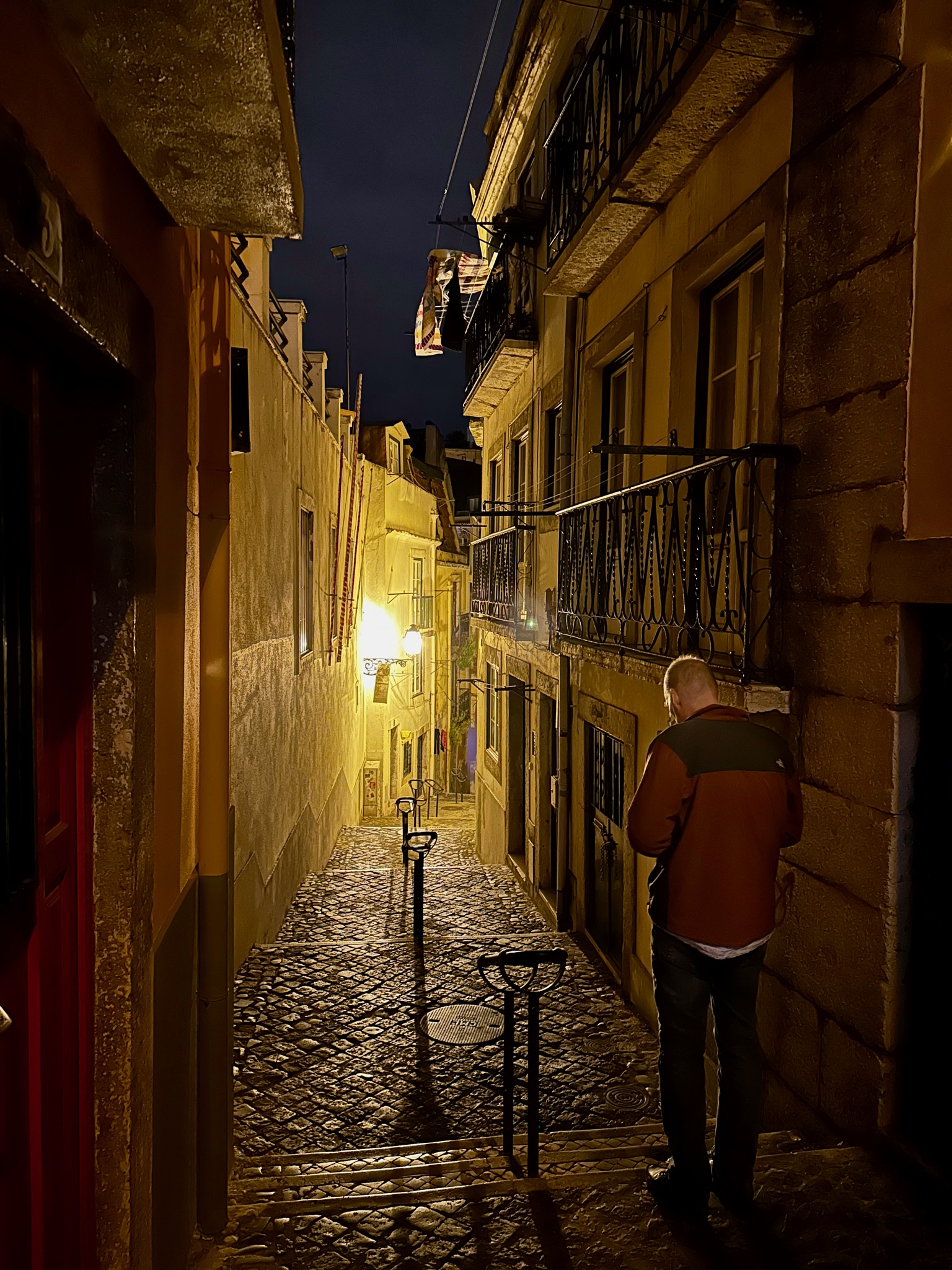 Lisbon at night/R. de Santa M.nha 7, 1100-310 Lisboa, Portugal