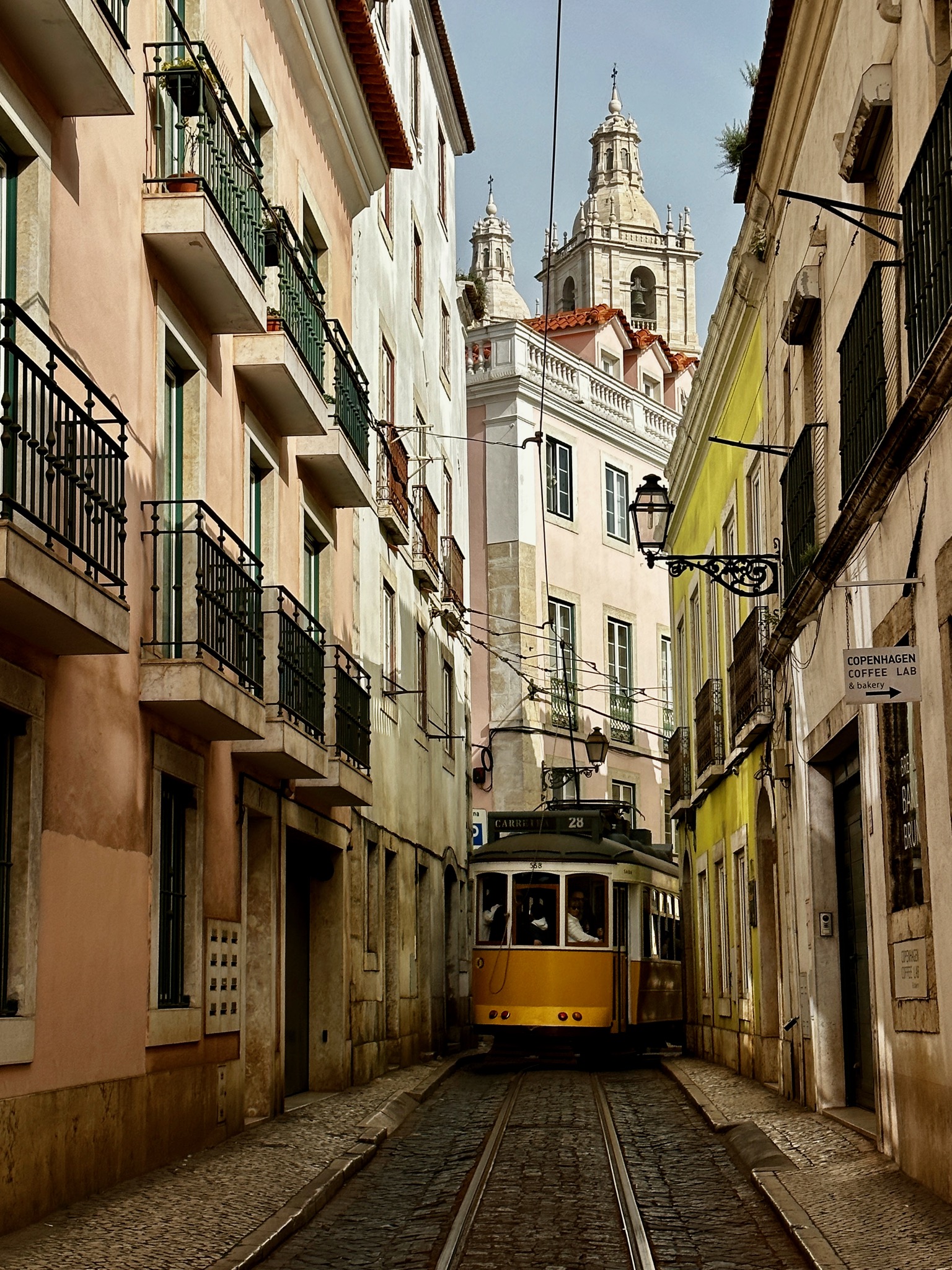 Assana's obsession/Cç. S. Vicente, 1100-214 Lisboa, Portugal