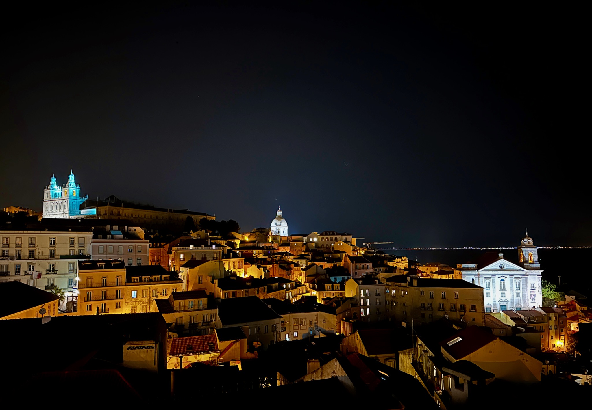 Lisbon at night/Beco de Santa Helena 19, 1100-117 Lisboa, Portugal