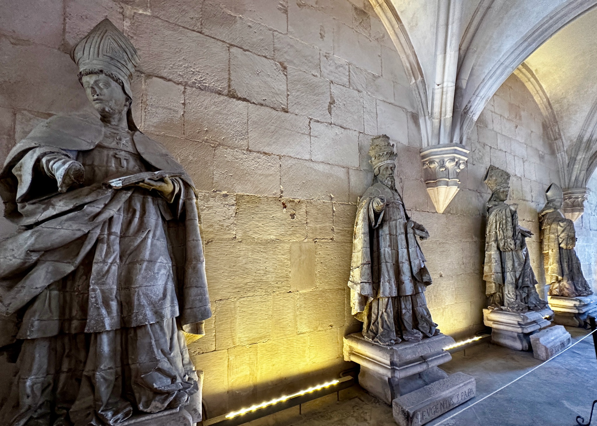 Hall of the amputees!/Praça Dom Afonso Henriques 25, 2460 Alcobaça, Portugal