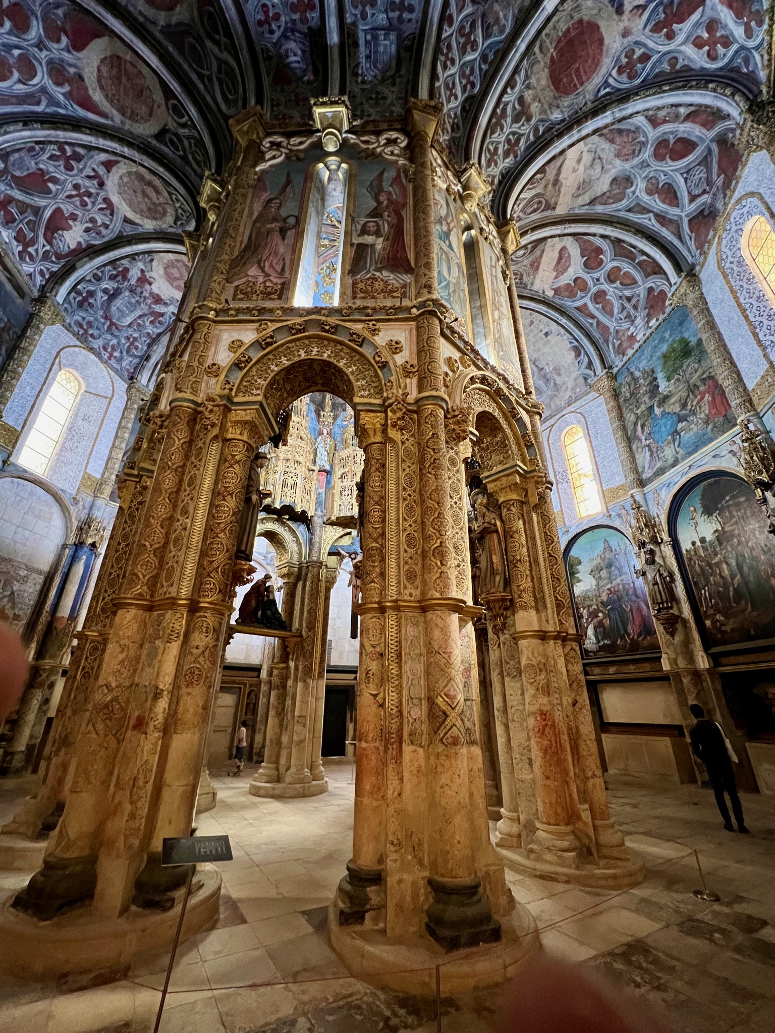 Crazy-ass renovated chapel in Convento de Cristo, Tomar/Avenida Dr. Vieira Guimarães 1140, 2300 Tomar, Portugal