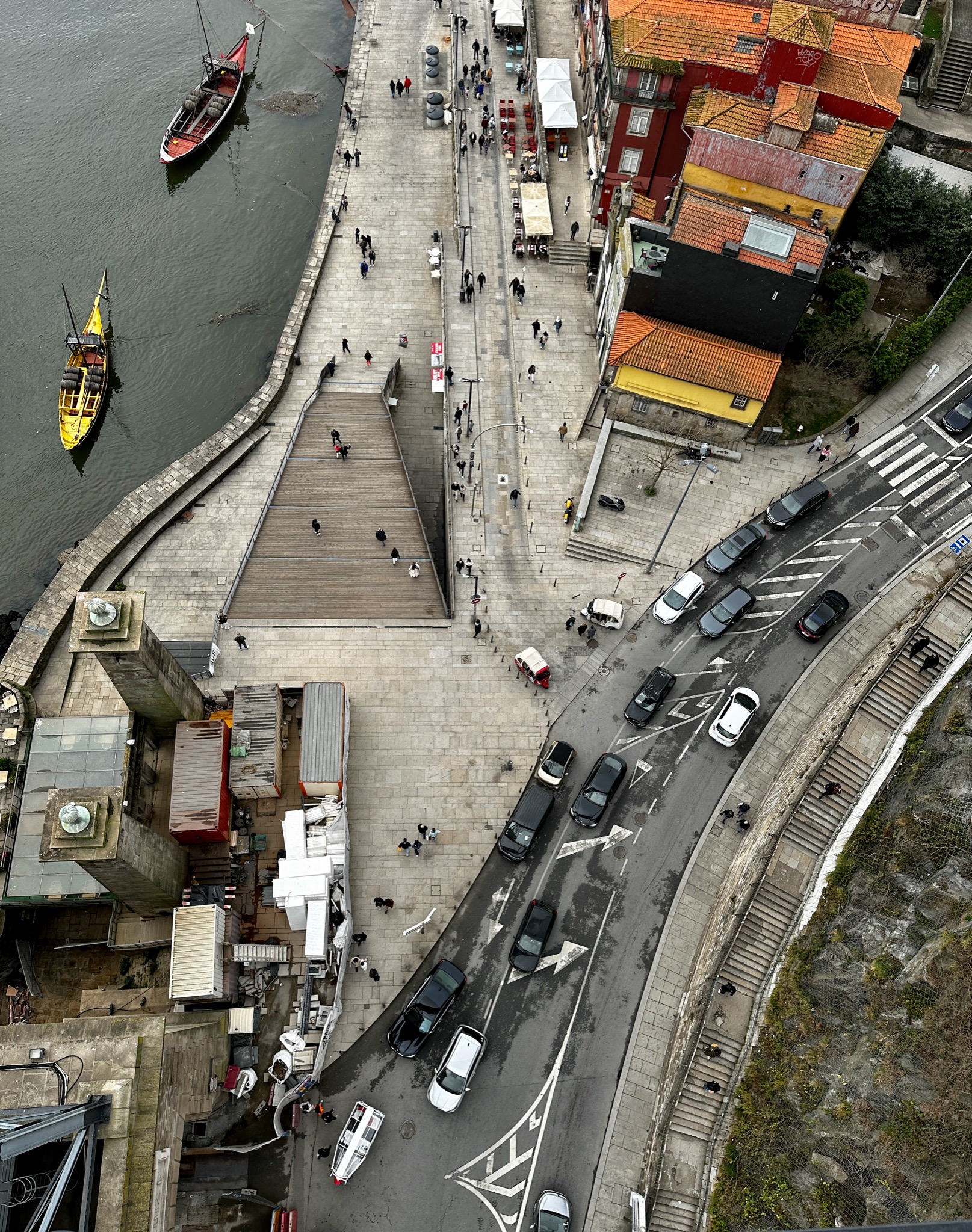 Looking down from the bridge on to Rua do Clube Fluvial Portuense/R. da Ribeira Negra 314, 4000-509 Porto, Portugal