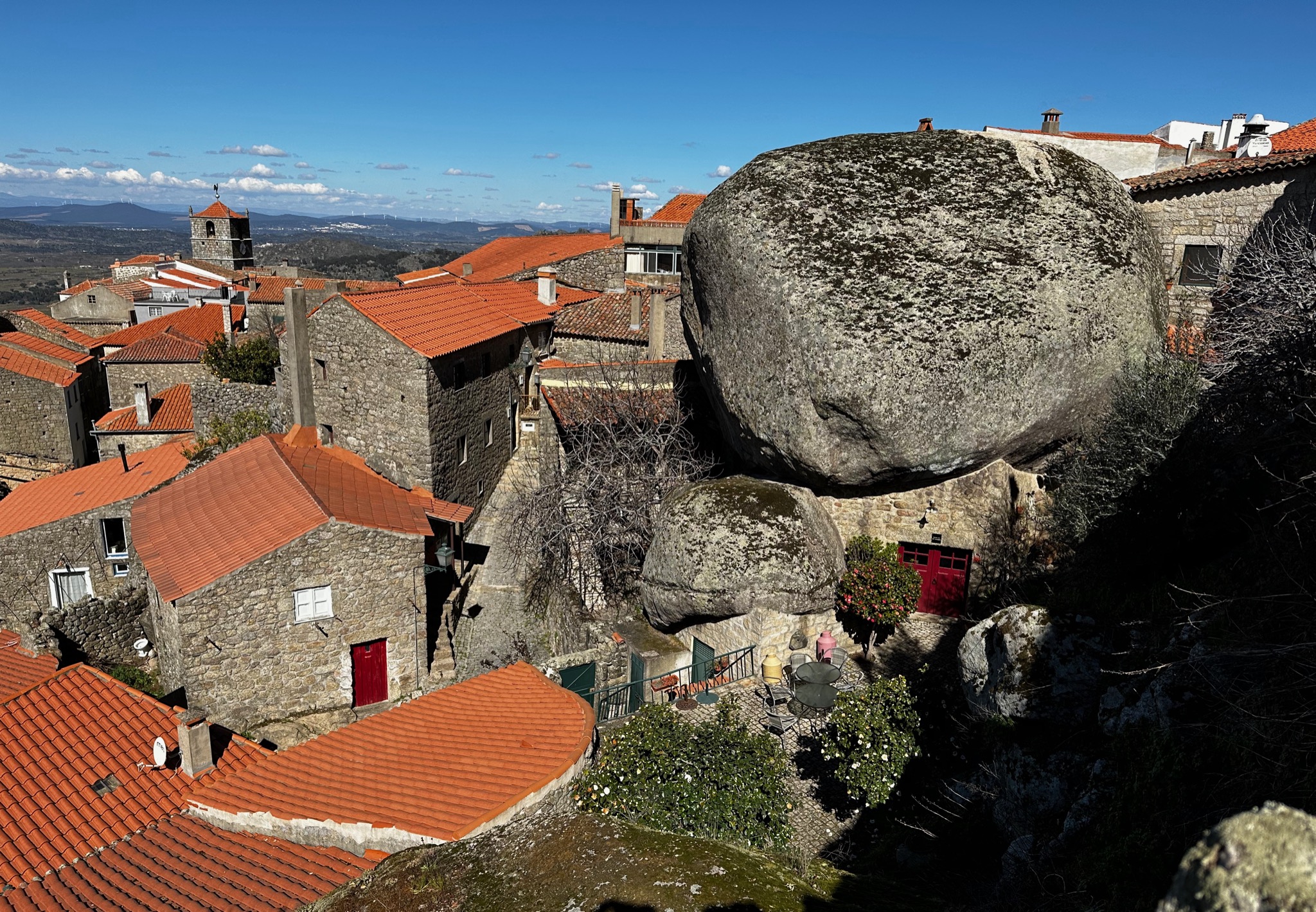 Big ass boulder acting as the roof to a restaurant in Monsanto/R. do Castelo 20, 6060-091 Monsanto, Portugal