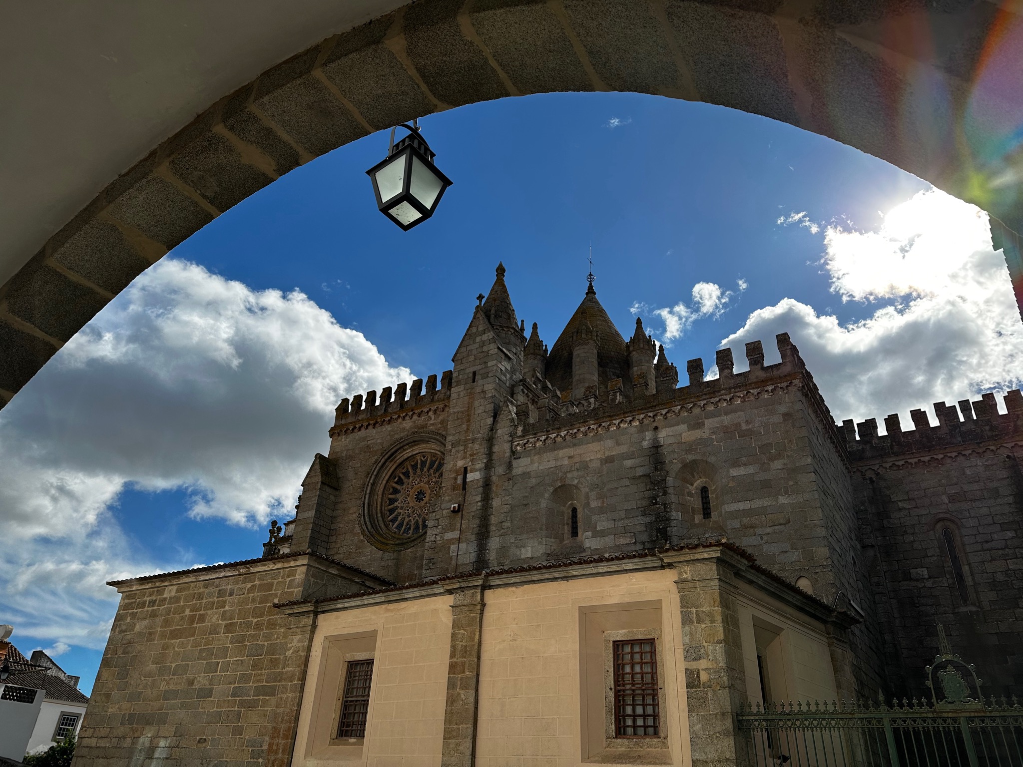 Largo Dr. Mário Chicò 5, 7000-845 Évora, Portugal