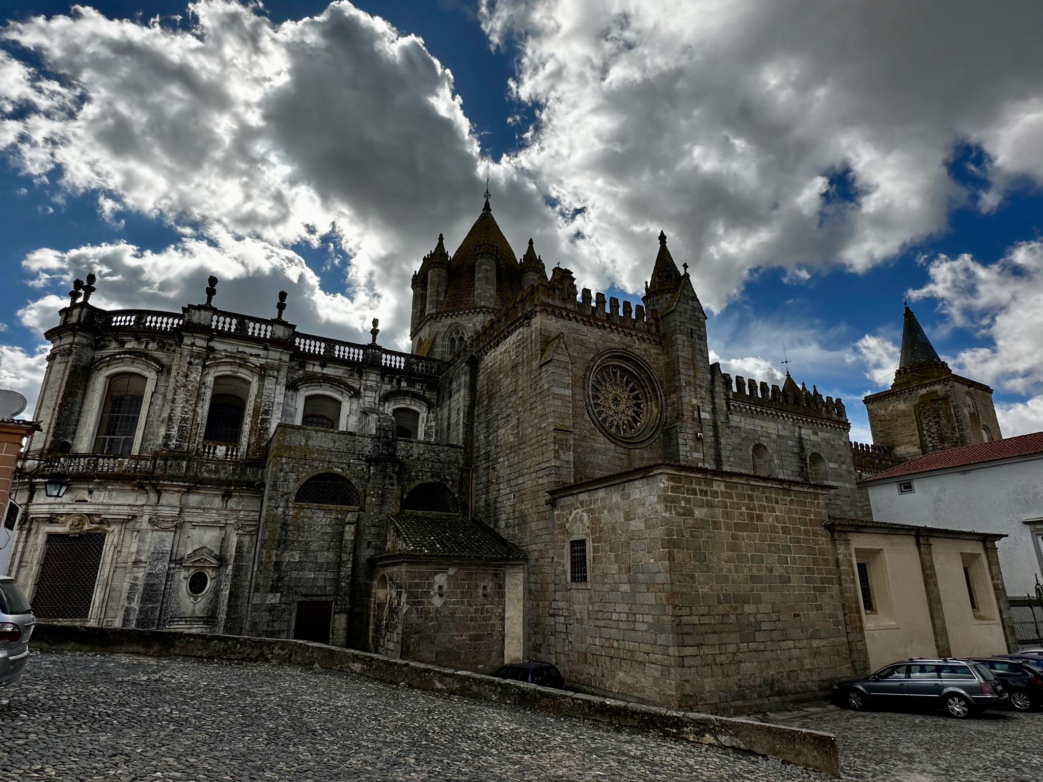 Yet another church/Largo Dr. Mário Chicò 17, 7000-845 Évora, Portugal