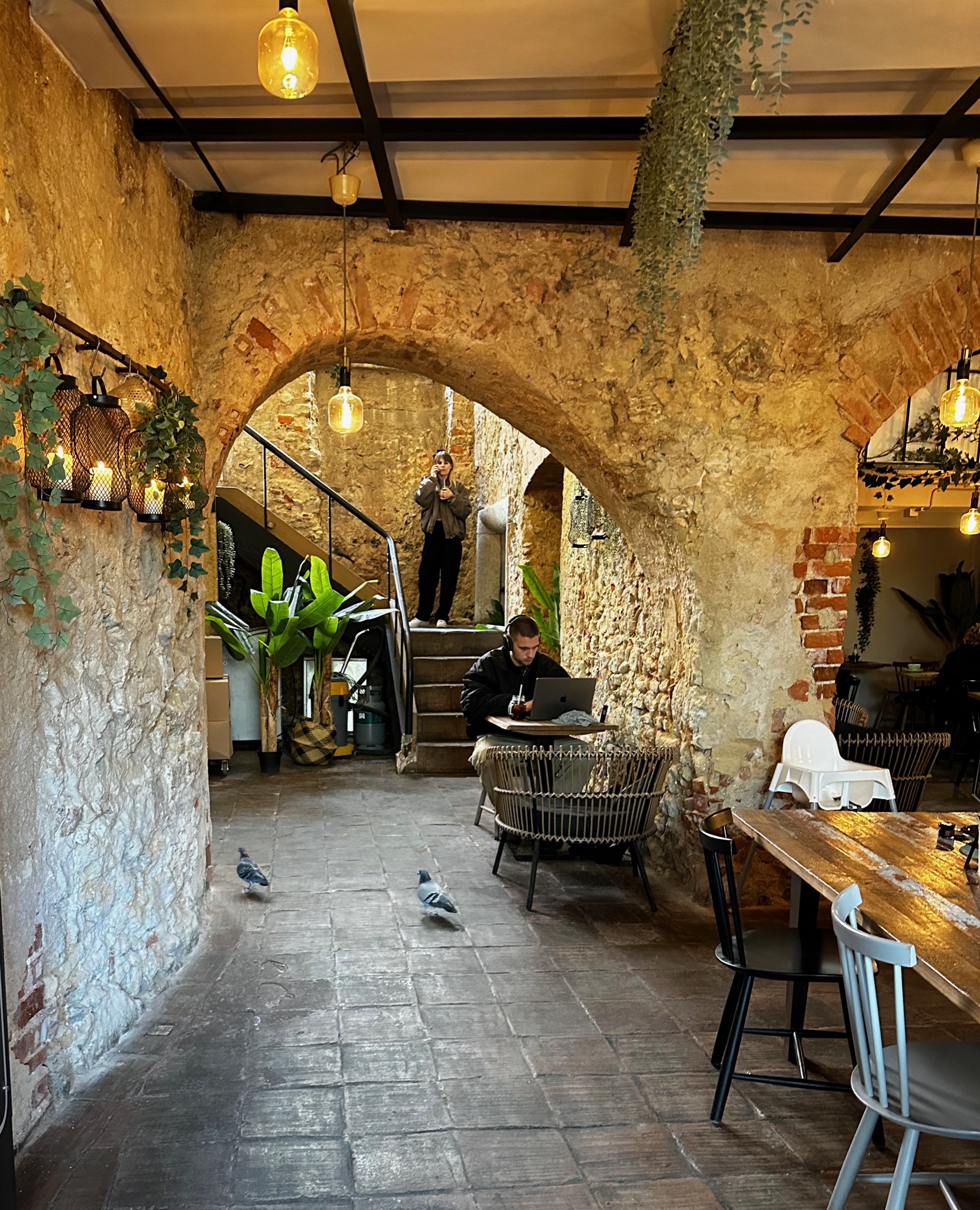 Copenhagen Coffee Lab Cafe with helper pigeons /Cç. S. Vicente, 1100-214 Lisboa, Portugal