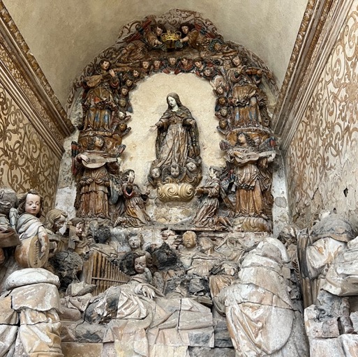 And hall of the scary decapitated monks!/
		    Praça Dom Afonso Henriques 25, 2460 Alcobaça, Portugal