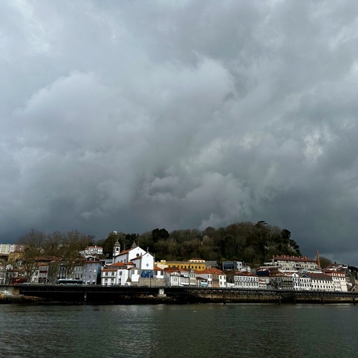 Boat ride on Rio Douro/
		    Cais das Pedras, 4050-015 Porto, Portugal