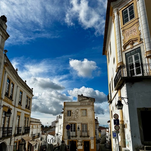 Évora/
		    Praça do Giraldo 61, 7000-508 Évora, Portugal