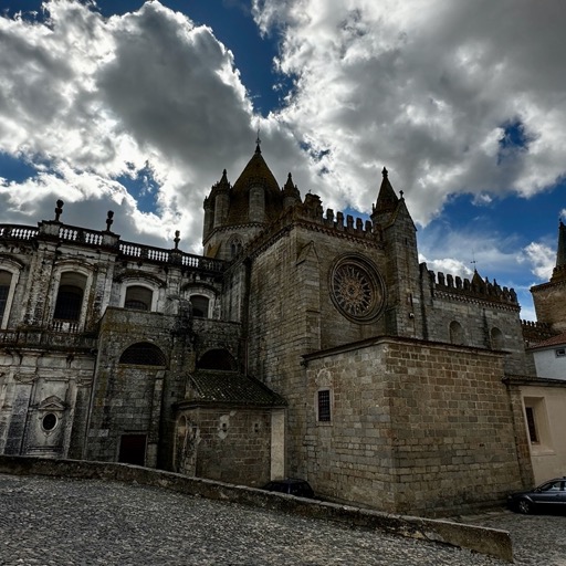 Yet another church/
		    Largo Dr. Mário Chicò 17, 7000-845 Évora, Portugal